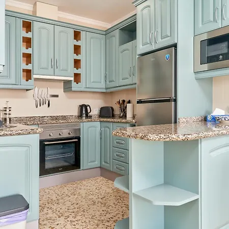 Sea View Apartment *